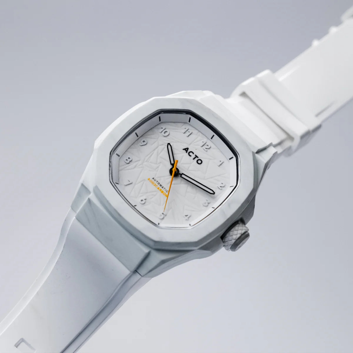 A003CARBON WHITE - BY ERICH SHIBATA