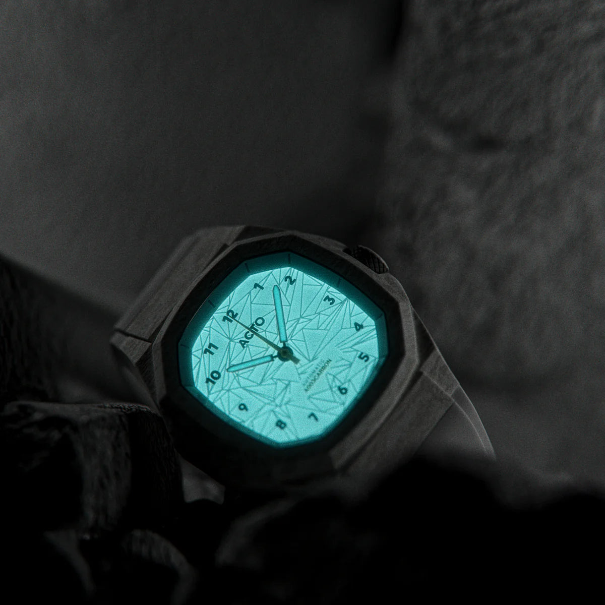 A003CARBON WHITE - BY ERICH SHIBATA